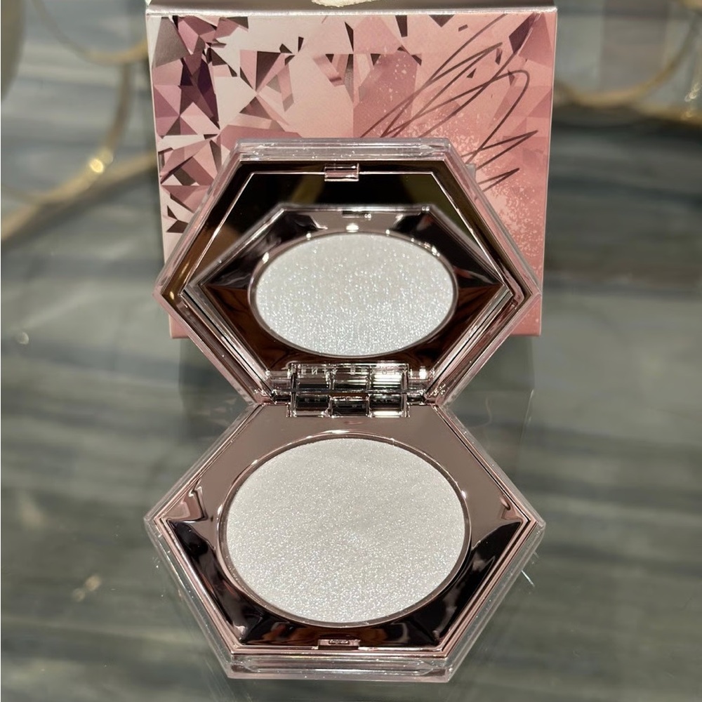 Fenty Beauty Diamond Bomb Highlighter - How Many Carats!?